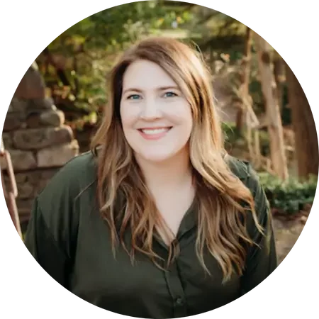 Danielle (1) Danielle headshot