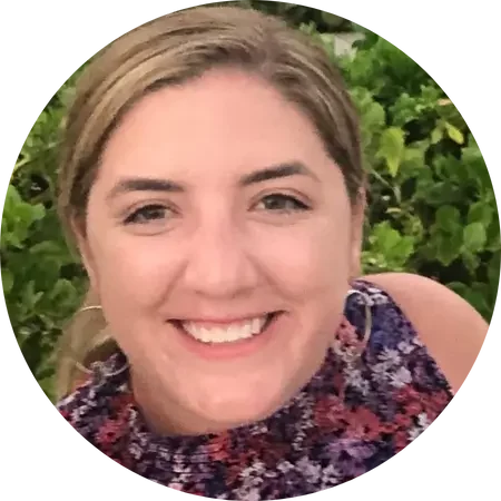 Melissa (1) (1) Melissa headshot